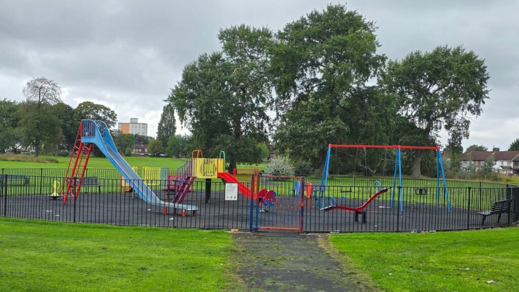 Dovecot Park playground, Liverpool (photo 3) Dovecot Park playground, Liverpool (photo 3)