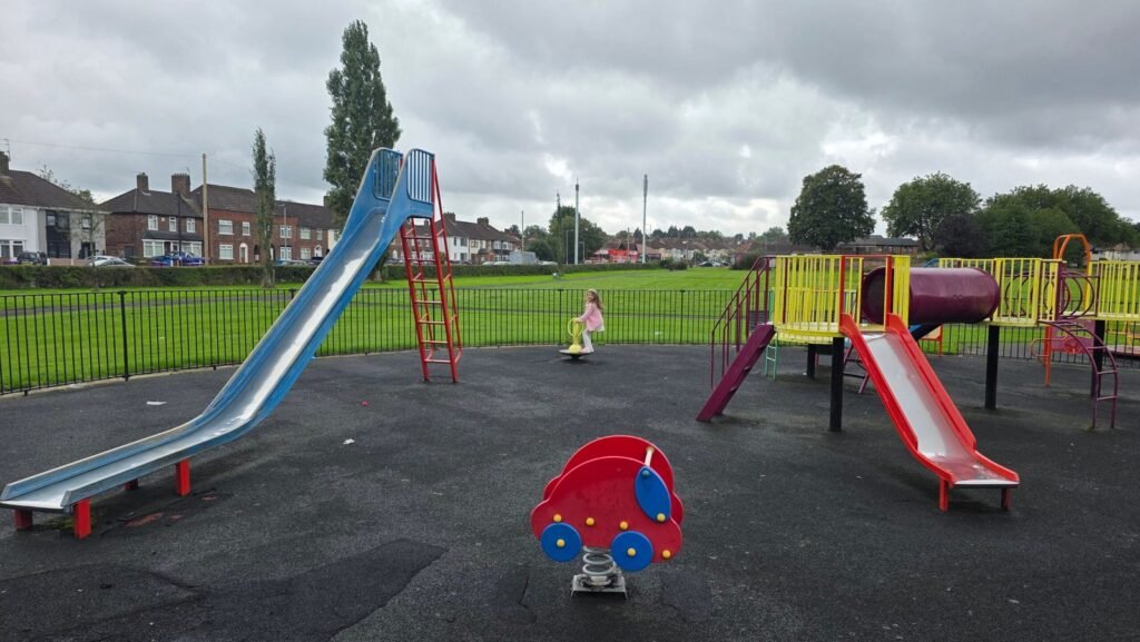 Dovecot Park playground, Liverpool (photo 6) Dovecot Park playground, Liverpool (photo 6)