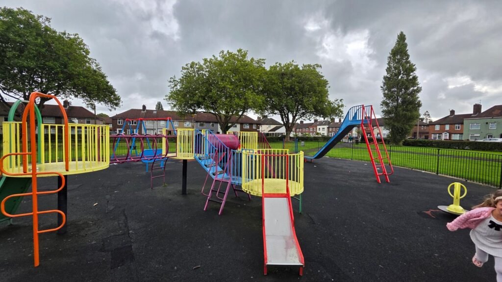 Dovecot Park playground, Liverpool (photo 8) Dovecot Park playground, Liverpool (photo 8)