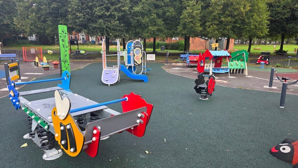 Wavertree Botanic Gardens playground, Liverpool (photo 13) Wavertree Botanic Gardens playground, Liverpool (photo 13)